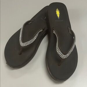 Volatile Brown Cushioned Sandals with Sparkling Accents & Treads size 8